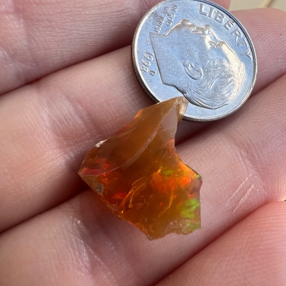 4.75ctw genuine flashyOpal in gem jar - Picture 2 of 13